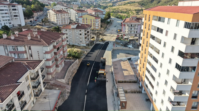 100. YIL MAHALLESİ’NDE 1010. CADDE YENİLENİYOR