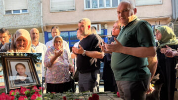 TUTKU BURCU KÖSEOĞLU YENİCE’DE KARANFİLLERLE ANILDI