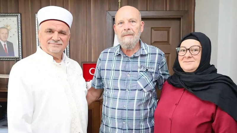 MÜSLÜMAN EŞİNDEN İLHAM ALDI, İSLAMİYET’İ SEÇTİ
