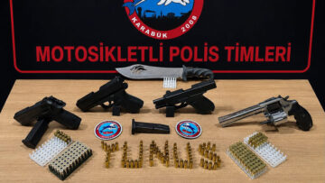ŞÜPHE ÜZERİNE DURDURULAN ARAÇTAN SİLAH ÇIKTI