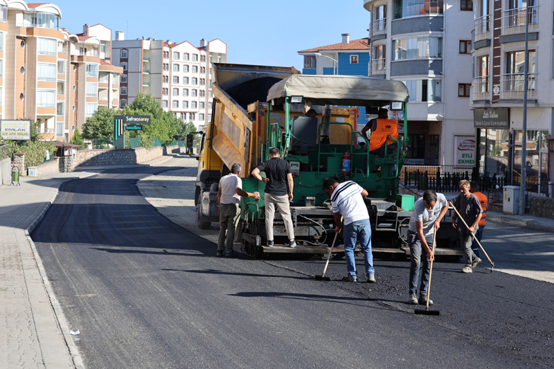 SAFRANBOLU’DA ASFALT ÇALIŞMALARI HIZ KESMEDEN DEVAM EDİYOR
