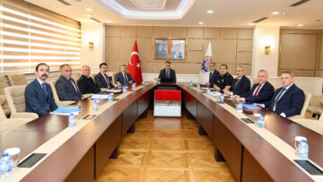 KARABÜK’TE OKUL VE ÇEVRELERİNDE GÜVENLİK TEDBİRLERİ DEĞERLENDİRİLDİ